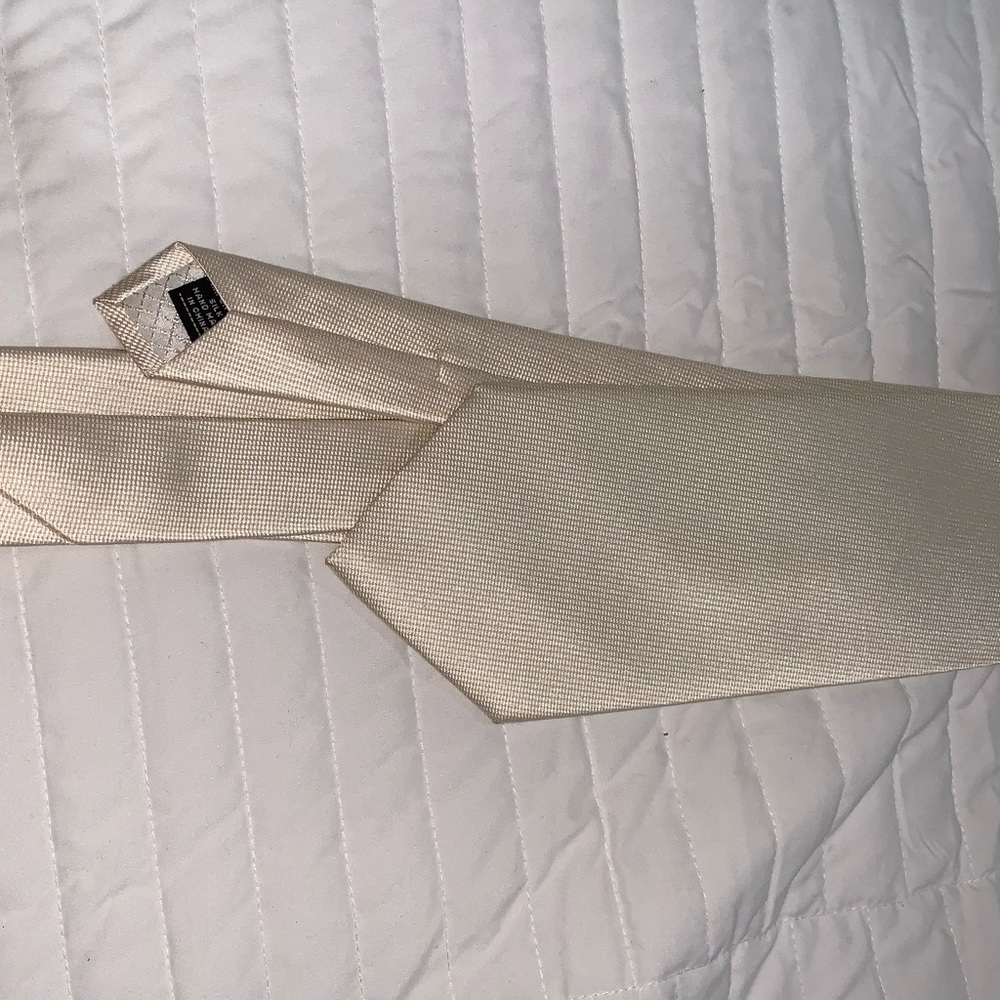 Cream white tie